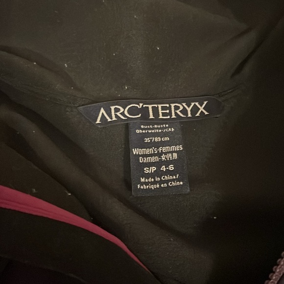 Nice Arcteryx women’s jacket - Picture 3 of 3